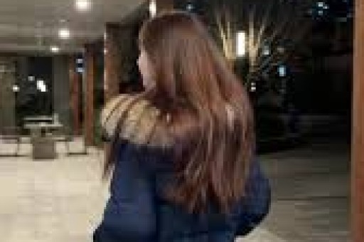 韩红口碑崩塌黑历史被扒官媒出手锐评句句说到打工人心坎里