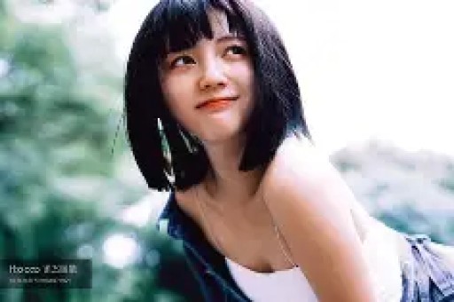杨紫7月7日外网活动引发争议！网友批评其敏感度不足迪丽热巴受牵连
