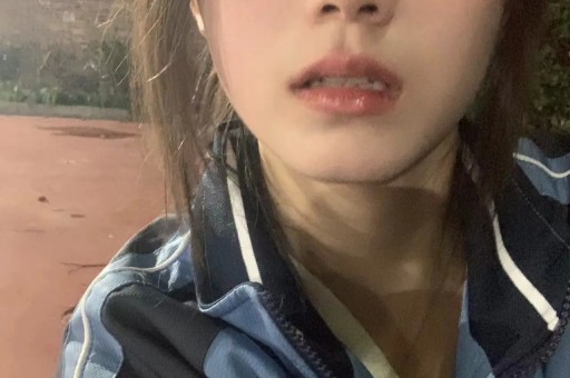 3岁女童在洗浴店摔倒后脑受伤宝妈发帖吐槽反被索赔100万元店方：她拒不删帖疑似敲诈